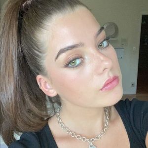 Meet your Posher, Lucy